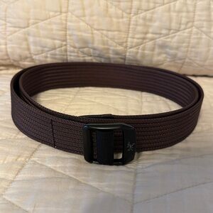 Arc’teryx conveyor belt size large. Like new. Brownish color